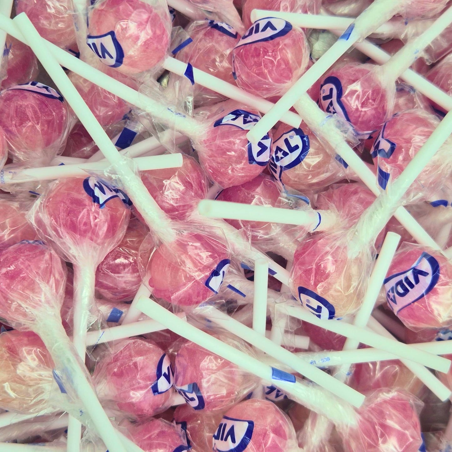 Vidal Lotta Lollies Strawberry & Cream Lollipops - 150 Bulk Tub